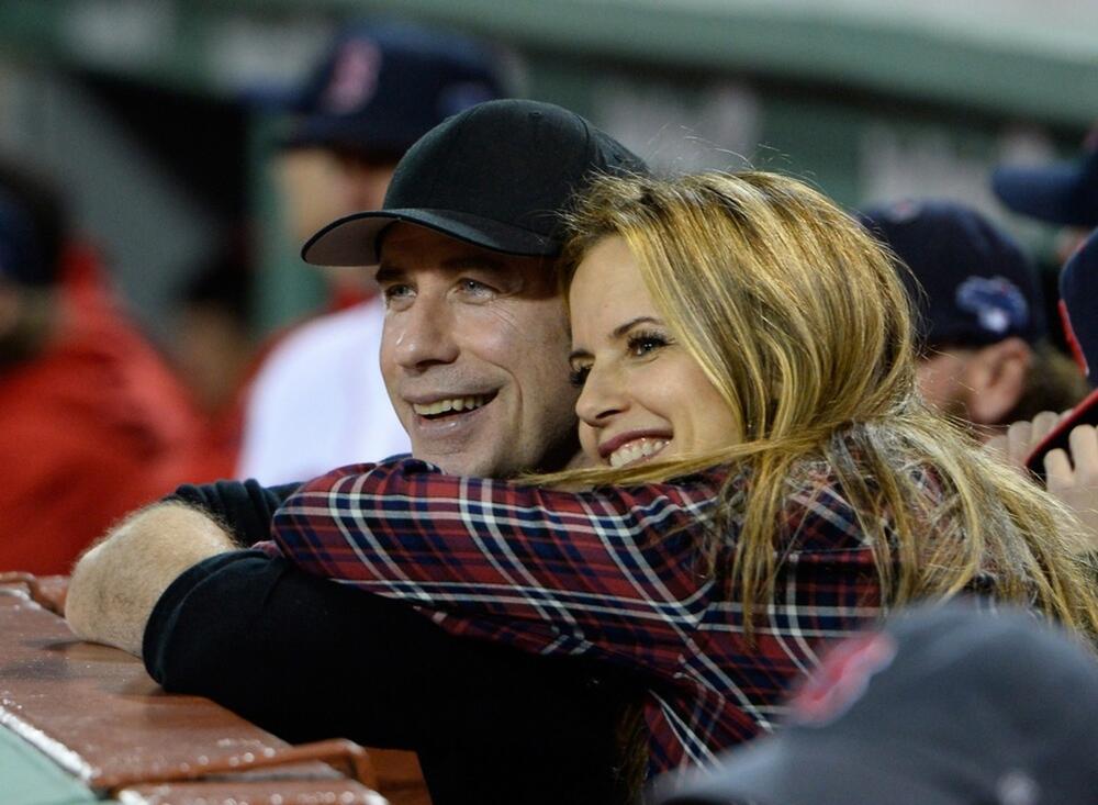 TRAVOLTA I NAKON SMRTI VOLI SVOJU ŽENU 