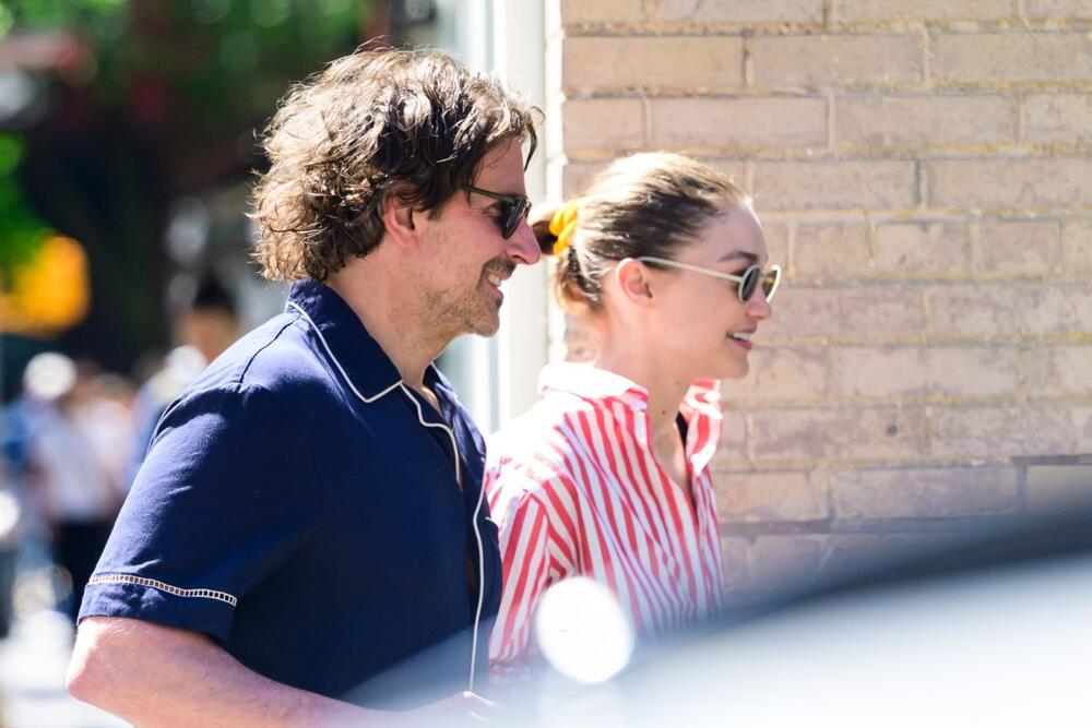 JASNO JE DA JE ZALJUBLJENA DO UŠIJU 