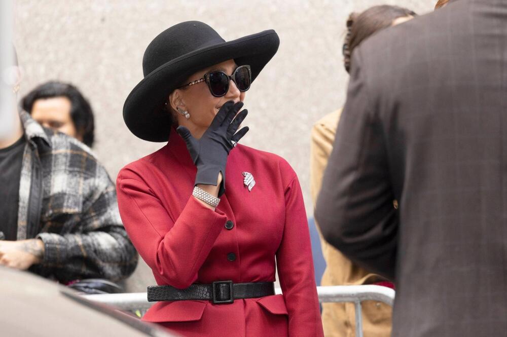 DŽEJ LO ZNA KAKO DA OŽIVI PROŠLA VREMENA I PRIVUČE PAŽNJU NA SEBE