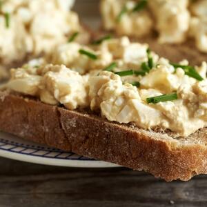 3 sastojka i 5 minuta vremena: Zdrav i brz namaz bolji i od omleta i od kaše (doručak za celu porodicu za 260 dinara)