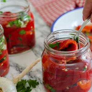 Toliko dobre da nećete stati dok ne vidite dno tegle: Crvene paprike KURTOVKE na četiri (najlepša) načina