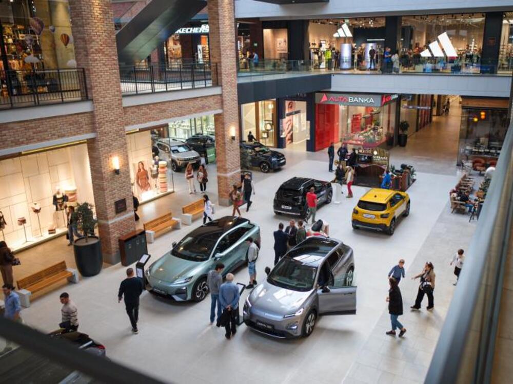 <p>Danas je svečano počela Galerija Automobila Srbije 2025, automobilski spektakl koji je Beograd pretvorio u centar automobilskog sveta. Manifestaciju organizuje Mondo, deo kompanije WMG (Wireless Media Group).</p>