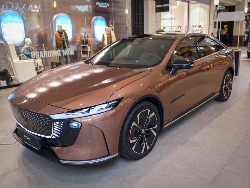 <p>Danas je svečano počela Galerija Automobila Srbije 2025, automobilski spektakl koji je Beograd pretvorio u centar automobilskog sveta. Manifestaciju organizuje Mondo, deo kompanije WMG (Wireless Media Group).</p>