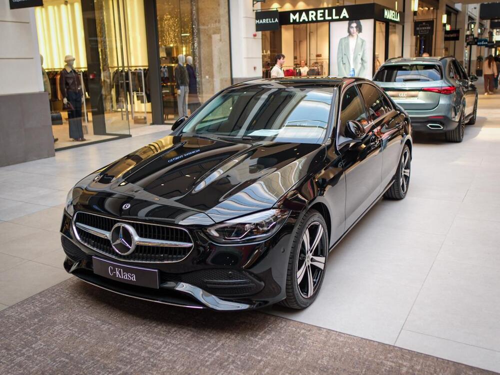 <p>Danas je svečano počela Galerija Automobila Srbije 2025, automobilski spektakl koji je Beograd pretvorio u centar automobilskog sveta. Manifestaciju organizuje Mondo, deo kompanije WMG (Wireless Media Group).</p>