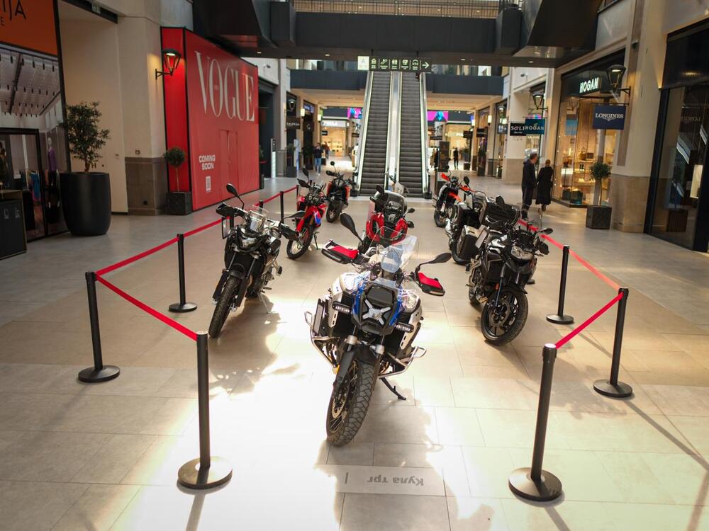 <p>Danas je svečano počela Galerija Automobila Srbije 2025, automobilski spektakl koji je Beograd pretvorio u centar automobilskog sveta. Manifestaciju organizuje Mondo, deo kompanije WMG (Wireless Media Group).</p>