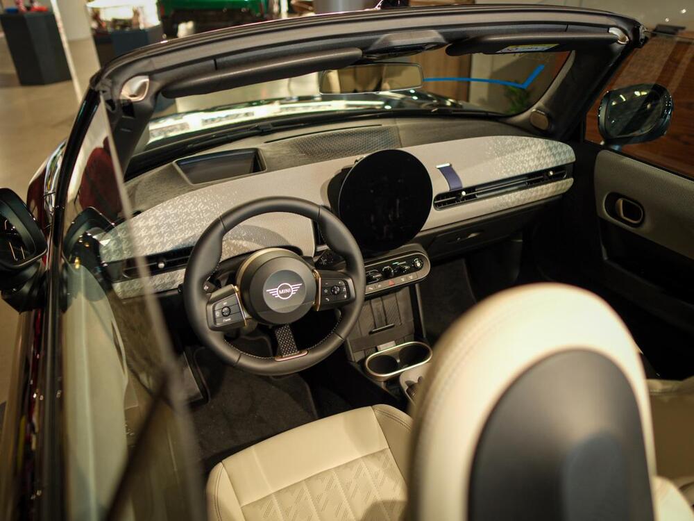 <p>Danas je svečano počela Galerija Automobila Srbije 2025, automobilski spektakl koji je Beograd pretvorio u centar automobilskog sveta. Manifestaciju organizuje Mondo, deo kompanije WMG (Wireless Media Group).</p>