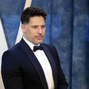 Verio se bivši muž Sofije Vergare! Džo Manganijelo zaprosio 13 godina mlađu glumicu nakon dve godine veze