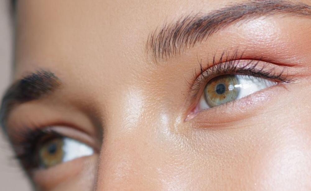 Koža oko očiju je tanja i osetljivija, pa zahteva posebnu negu