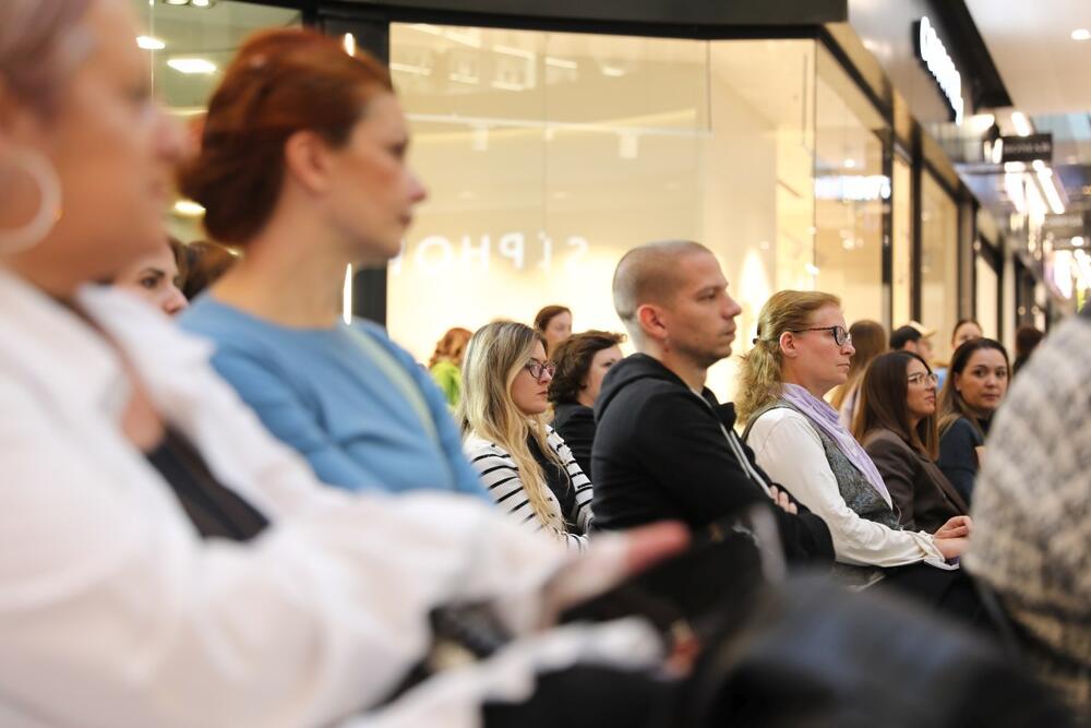 <p>Ko­n­fe­re­n­ci­ja Re­set Li­fe ma­ga­zi­na Le­pa&Sre­ć­na, odr­ža­na 18. ok­to­bra u Big Fa­s­hion šo­pi­ng cen­tru na Ka­ra­bu­r­mi, Vi­šnji­č­ka 84, oku­pi­la je bro­j­ne stru­č­nja­ke, za­go­vor­ni­ke ko­n­ce­p­ta Lo­n­ge­vi­ty - me­di­ci­ne bu­du­ć­nos­ti u ko­joj vi­tal­nost iene­r­gi­ja či­ne osno­vu zdra­vog i du­gog života</p>