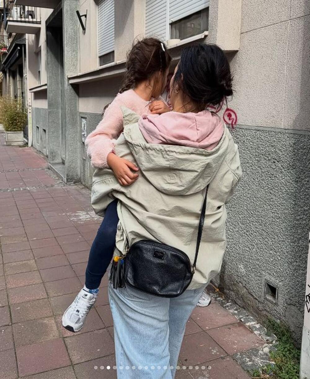 Jelisaveta Orašanin Teodosić sa ćerkom Petrom u Beogradu