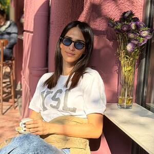 Za trendi i ženstven stil za svaki dan: Jedine farmerke koje Jelisaveta nosi u oktobru su sva inspiracija koja vam treba