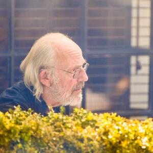 Mlađa je 31 godinu i imaju neobičnu priču: Slavni glumac slavi 87. rođendan s petom ženom i kaže – ona će biti poslednja