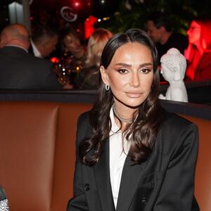 Stajling savršen za žene svih godina: Emina Jahović u modnom izdanju koje ćete nositi od oktobra do aprila