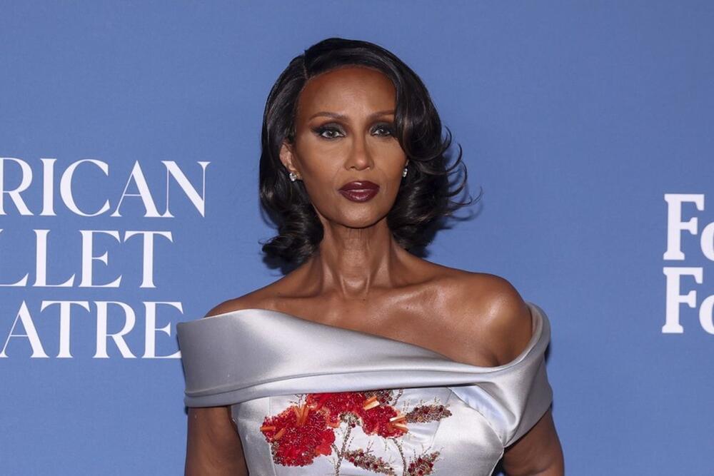 IMAN IZGLEDA DALEKO MLAĐE NEGO ŠTO ZAPRAVO IMA GODINA 