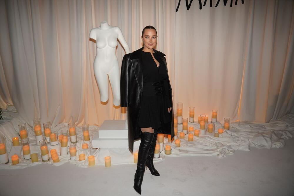 Aleksandra Prijović povremeno se vraća u javnost nakon porođaja, a nedavno se pojavila na promociji novog albuma Nataše Bekvalac