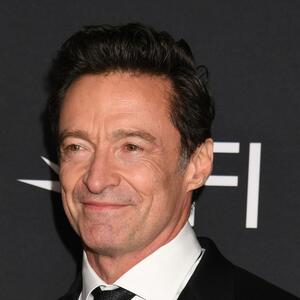 Zbog nje je stavio tačku na 27 godina braka: Hju Džekmen prvi put na crvenom tepihu sa novom devojkom