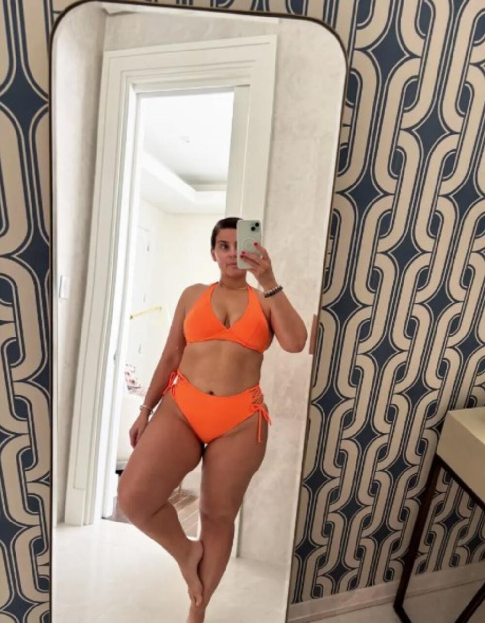 Neli Furtado u bikiniju