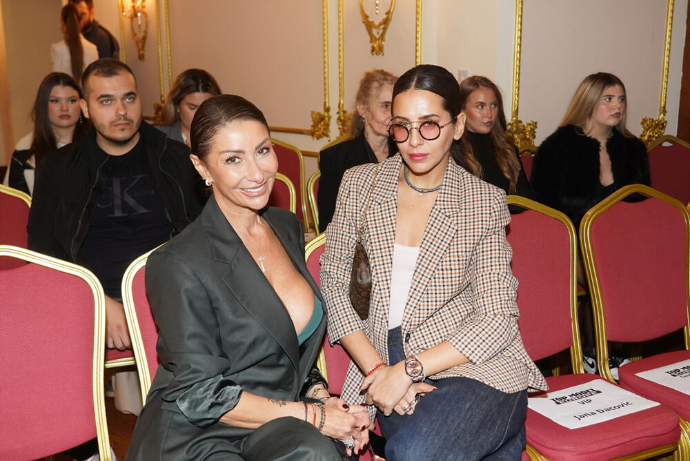 SUZANA JE UŽIVALA U DRUŠTVU GLUMICE NA REVIJI U BEOGRADU 