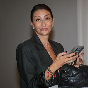 Klasičan stil uz ličin pečat i NEMA GREŠKE: Suzana Perić održala lekciju o nošenju odela na reviji mode u Beogradu