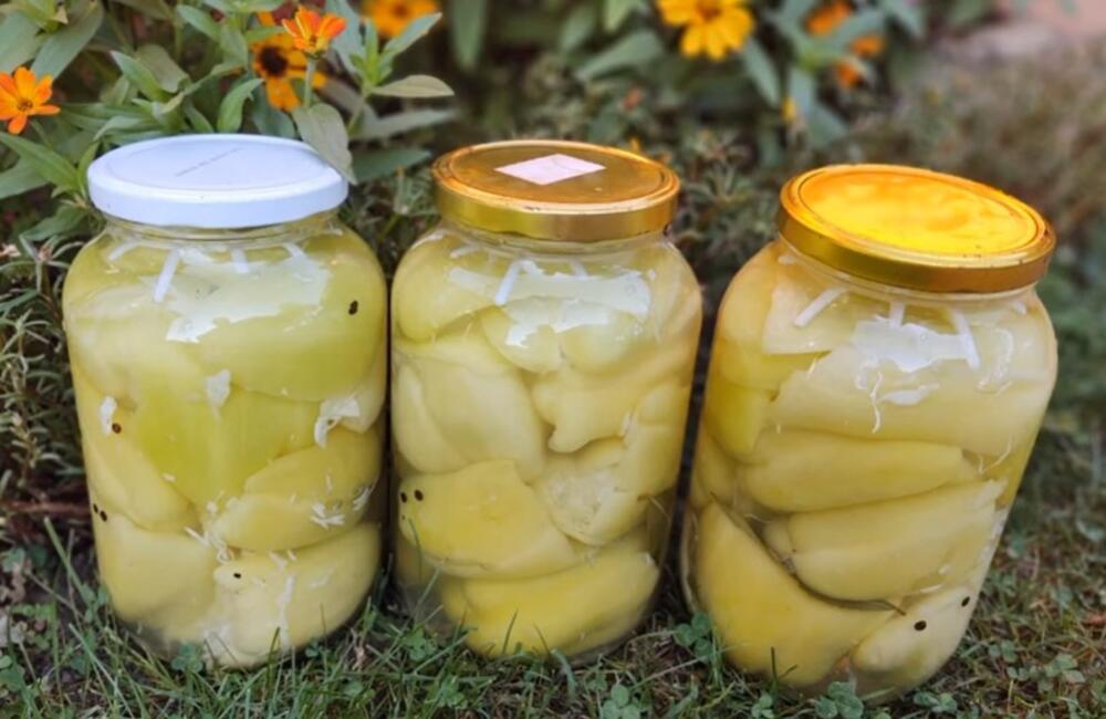 Sočne paprike punjene kupusom za zimnicu