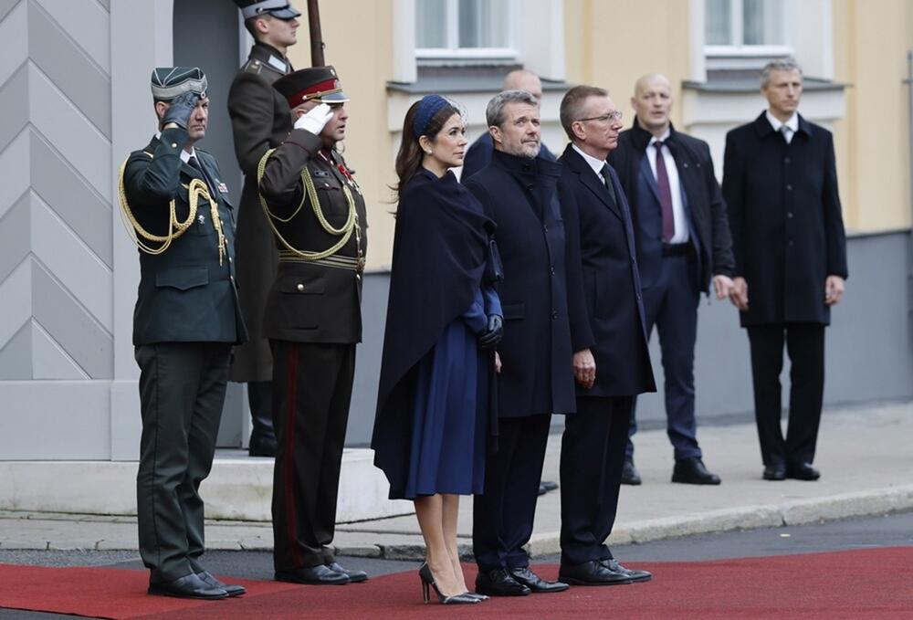 <p>Ako imate jednu ovakvu haljinu u ormaru ne morate da brinete šta ćete obući ako vam iznenada iskrsne neki važan događaj </p>