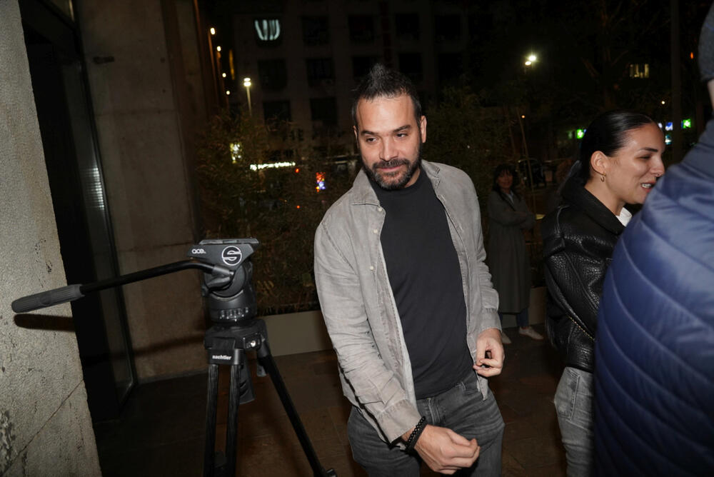 <p>Pevačica je blistala u kompletu od džinska koji je pratio liniju tela, a pažljivo odabrani kroj dao je dozu urbanog luksuza </p>