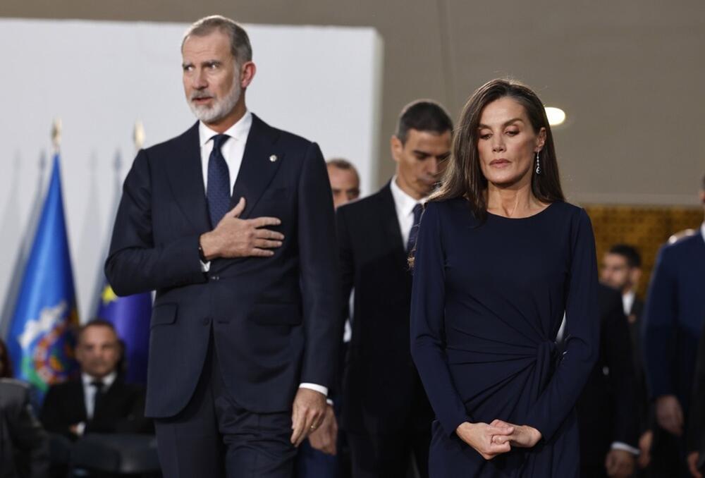 <p>Jedna od retkih žena u kraljevskim krugovima koja ne mari za potpis, već uvek odećom šalje jasnu poruku vodeči računa o svakom detalju </p>