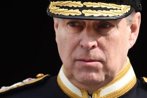 Ostavila mu je JASNA, STROGA UPUTSTVA: Kraljica Elizabeta je ozloglašenom sinu dala težak zadatak i stavila ga na muke