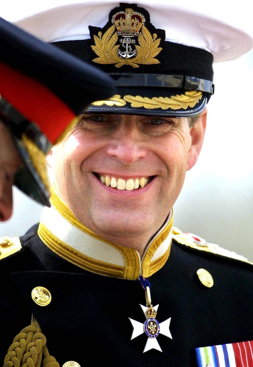 Princ Endru,  brat aktuelnog britanskog kralja Čarlsa III i sin i miljenik pokojne kraljice Elizabete II, ubuduće će biti građanin Endru Mauntbaten Vindzor.