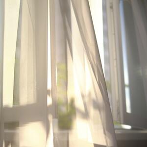 Kako ispraviti već okačene i izgužvane zavese bez peglanja? Postoje dva laka načina, a završni korak će vas iznenaditi