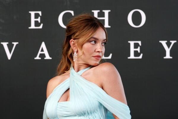 Zvanično je &ndash; Sidni Svini ima novog dečka! 16 godina stariji od nje i najomraženija je osoba u svetu slavnih