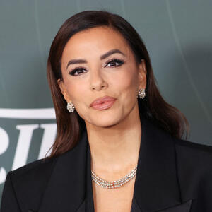 Izvukla je odeću iz očevog ormara! Elegantnim modnim izdanjem Eve Longorije neki su oduševljeni, a neki potpuno zgroženi