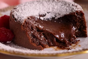 Za 22 minuta moći ćete da uživate u čokoladnoj fantaziji: Recept za najukusniji lava kolač idealan za iznenadne goste