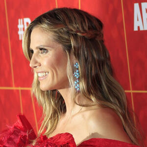 Maskirala se 9 sati, ali je vredelo – svi su zanemeli kad se pojavila: Kraljica Noći veštica ponovo oduševila kostimom