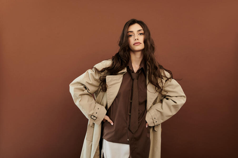 Ako želite da izgledate fantastično ove jeseni, razmislite da investirate u jedan par čizama u ovoj, moćnoj boji.