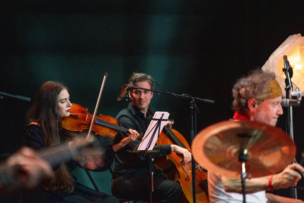 <p>Trosatni unplugged nastup legendarnog benda oduševio publiku u punoj mts Dvorani</p>

<p> </p>