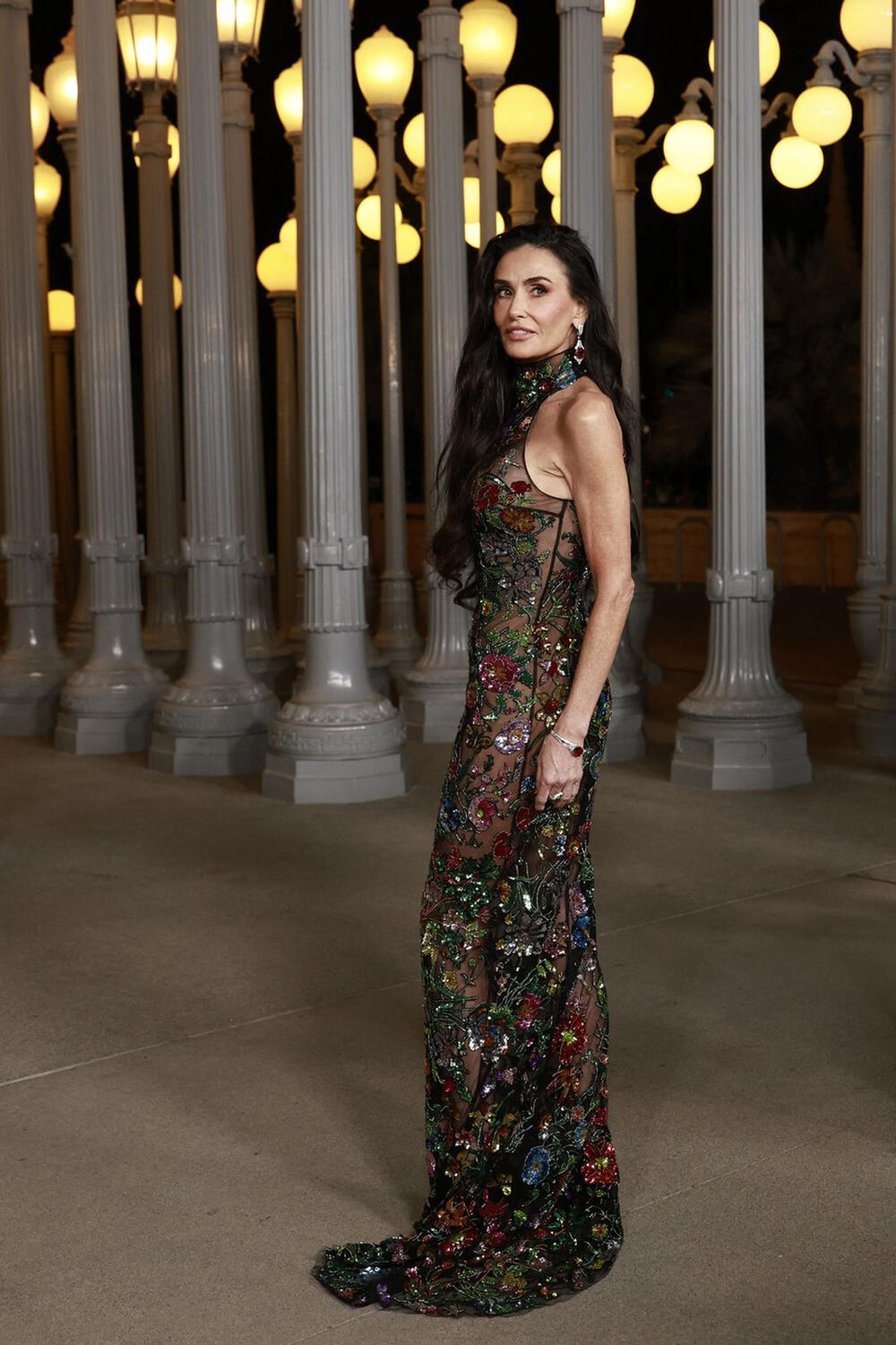 <p>Glumica Demi Mur pokazala je još jednom sjajnu liniju u 63. godini pojavivši se na LACMA Art+Film večeri u goloj haljini.</p>