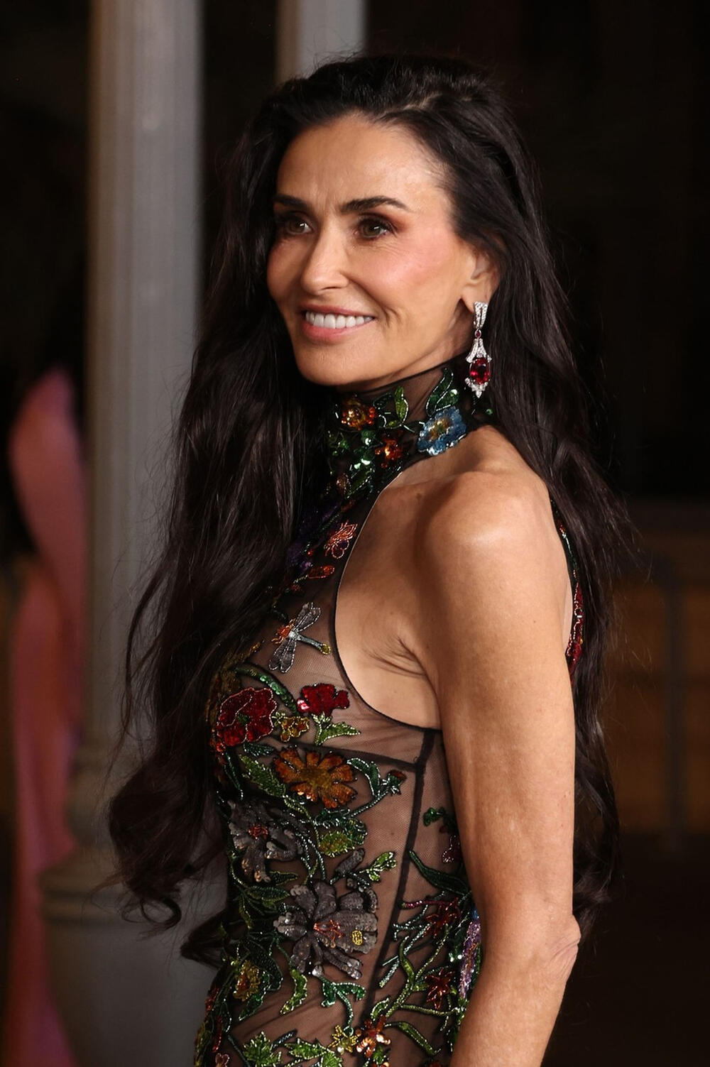 <p>Glumica Demi Mur pokazala je još jednom sjajnu liniju u 63. godini pojavivši se na LACMA Art+Film večeri u goloj haljini.</p>