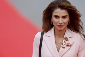 Kao da je boginja sišla na zemlju: Kraljica Ranija ponela haljinu inspirisanu faraonima od koje može pamet da stane