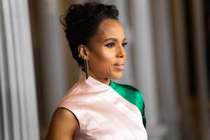 Druge bi u ovome izgledale smešno, ali ona – kao boginja! Najdrskija haljina godine ne otkriva ništa i govori sto jezika