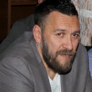 Lavica u horoskopu, žustra i mlađa 15 godina od njega: Supruga Igora Lazića Nigora sinoć opčinila u Beogradu