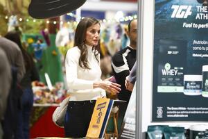 Oblikuju zadnjicu i stoje svima – imale 55 ili 105 kg! Farmerke španske kraljice su modna lekcija koju vredi upamtiti