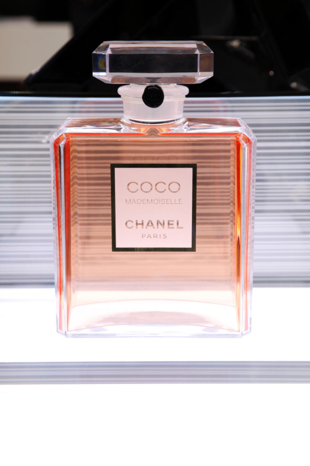 Chanel Coco Mademoiselle na rafu u prodavnici