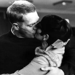 Prvu je varao, drugu zlostavljao dok nije pobegla, trećoj bio božanstvo: Sve ljubavi glumca najlepših očiju i crne duše