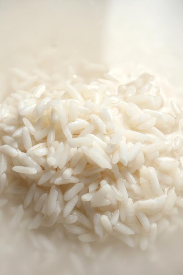 Kako se koristi pirinčana voda u nezi lica? Najvažnije je naneti je u pravom trenutku, a ovo su pravila