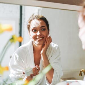 Greška zbog koje se pojavljuju bore, iritacije i suvoća kože: Ako ovako negujete kožu, prestanite odmah