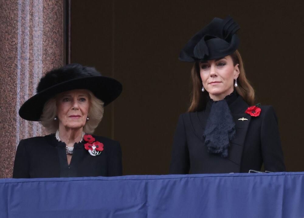 KAMILA I KEJT SU EMOTIVNO POSMATRALE SVE SA BALKONA 