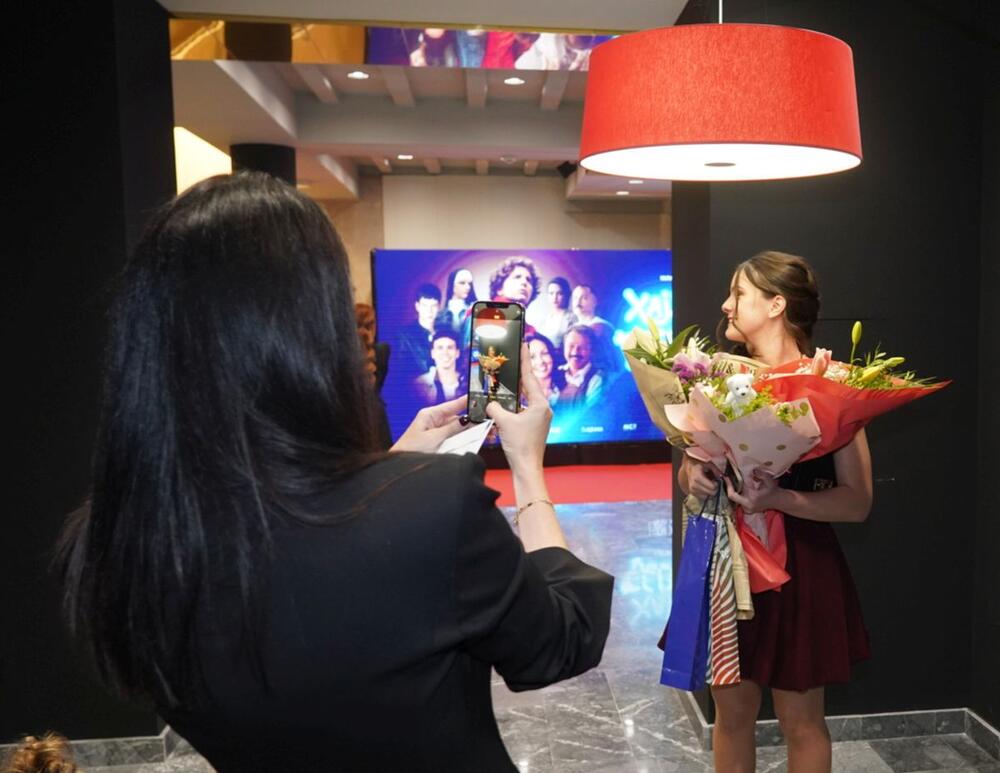 Sloboda Mićalović sa ćerkom Verom na premijeri filma 'Hajduk u Beogradu'