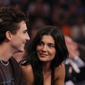 Čim su javili da ju je – tim rečima – "šutnuo", požurila je da sve ućutka: Kajli Džener napravila PR buru zbog tračeva