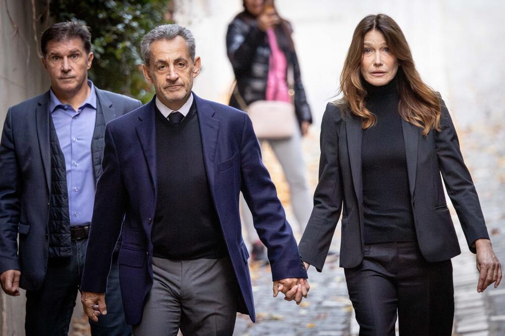Nikola Sarkozi i Karla Bruni u Parizu